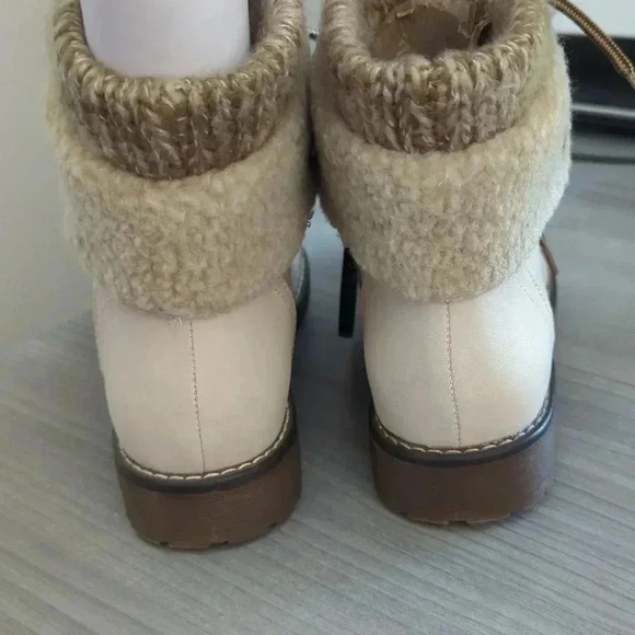 Women's Duena Booties - Picture 4 of 10